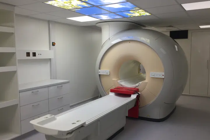 Onze volledig afgewerkte MRI kamers, kooi van Faraday, kan met diverse opties worden geleverd zoals een foto-plafond. Het ontwerp van onze kamers is altijd volgens wensen van de opdrachtgever.